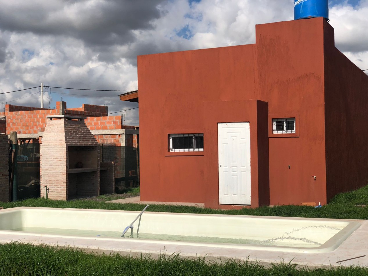 Fincas de Ibarlucea: Venta Casa 1 dorm con piscina