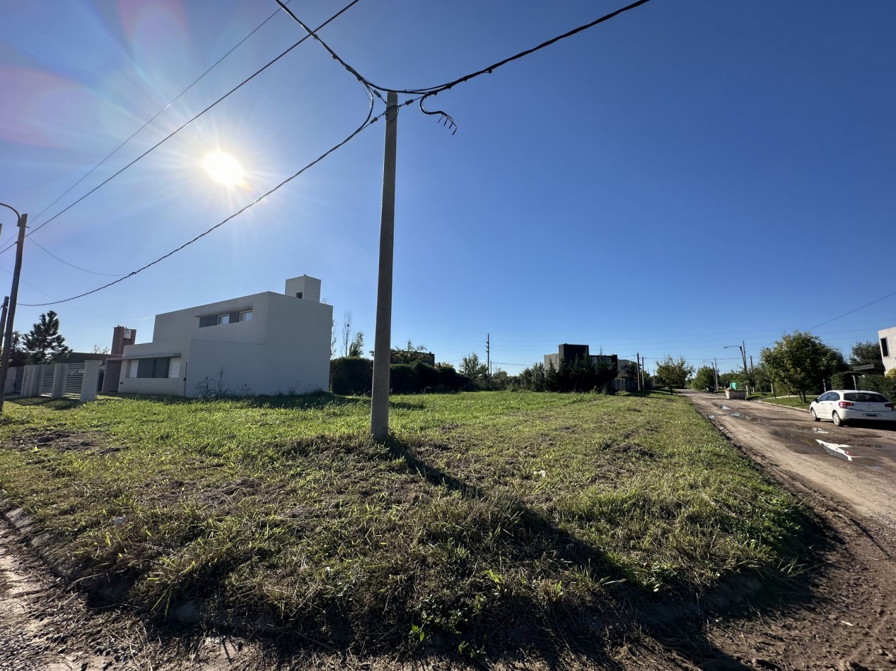 Acequias: Venta lote en Esquina 611 m2