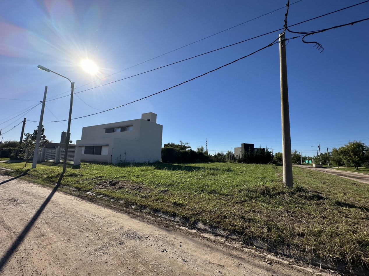 Acequias: Venta lote en Esquina 611 m2