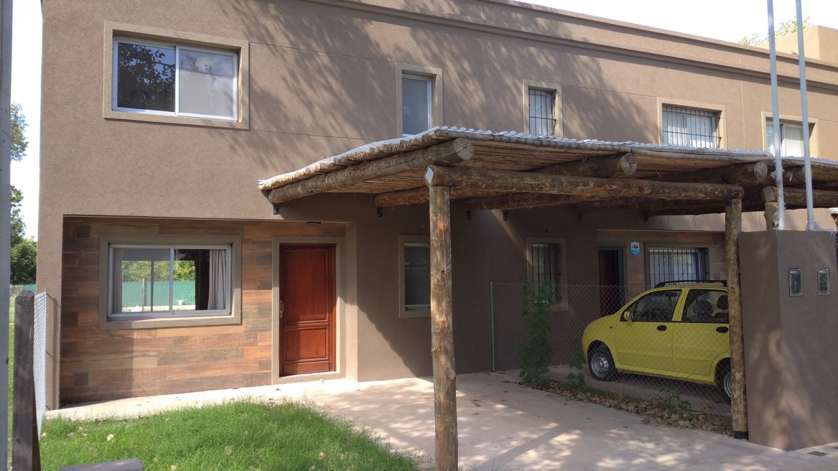 Venta casa 3 dorm. con piscina cercana centro Funes