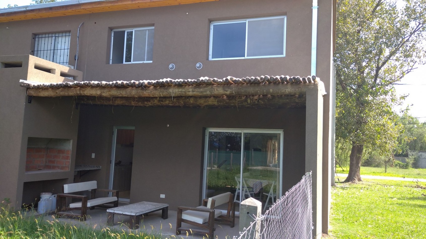 Venta casa 3 dorm. con piscina cercana centro Funes