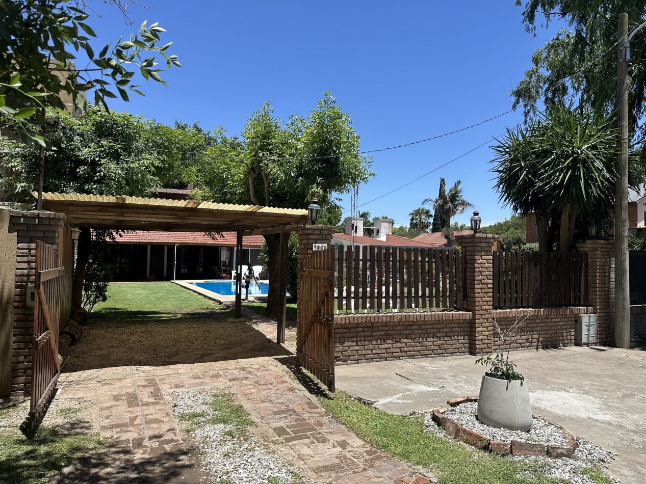 Venta casa 3 dormitorios con piscina en Liceo