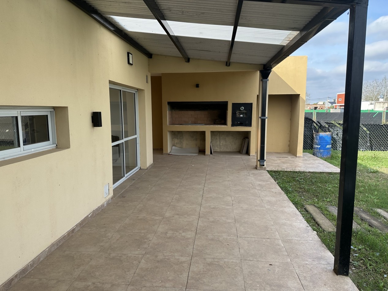 Venta casa 2 dorm. con piscina a estrenar