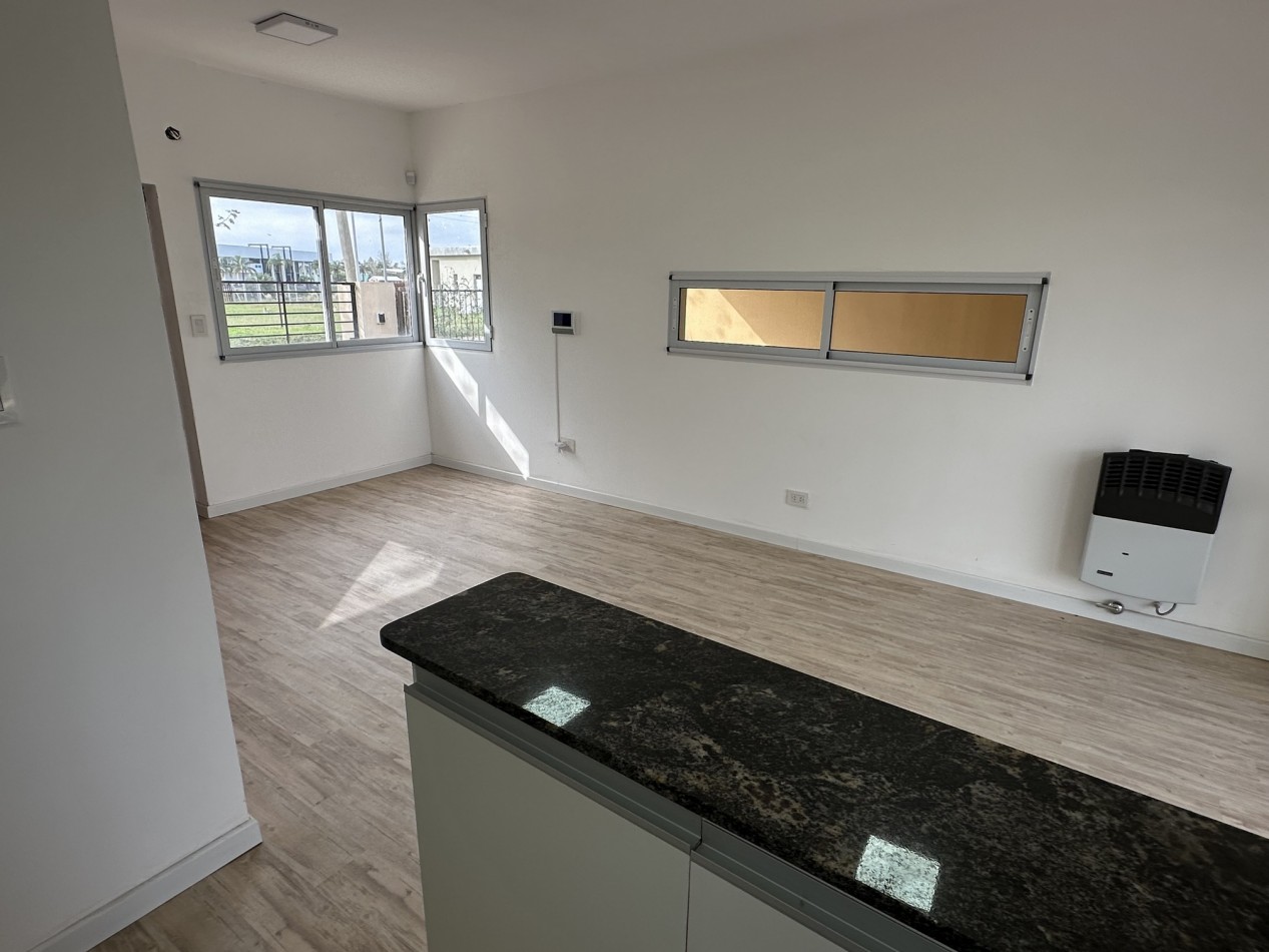 Venta casa 2 dorm. con piscina a estrenar