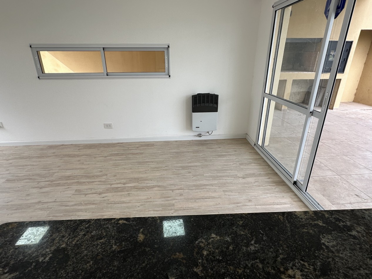 Venta casa 2 dorm. con piscina a estrenar