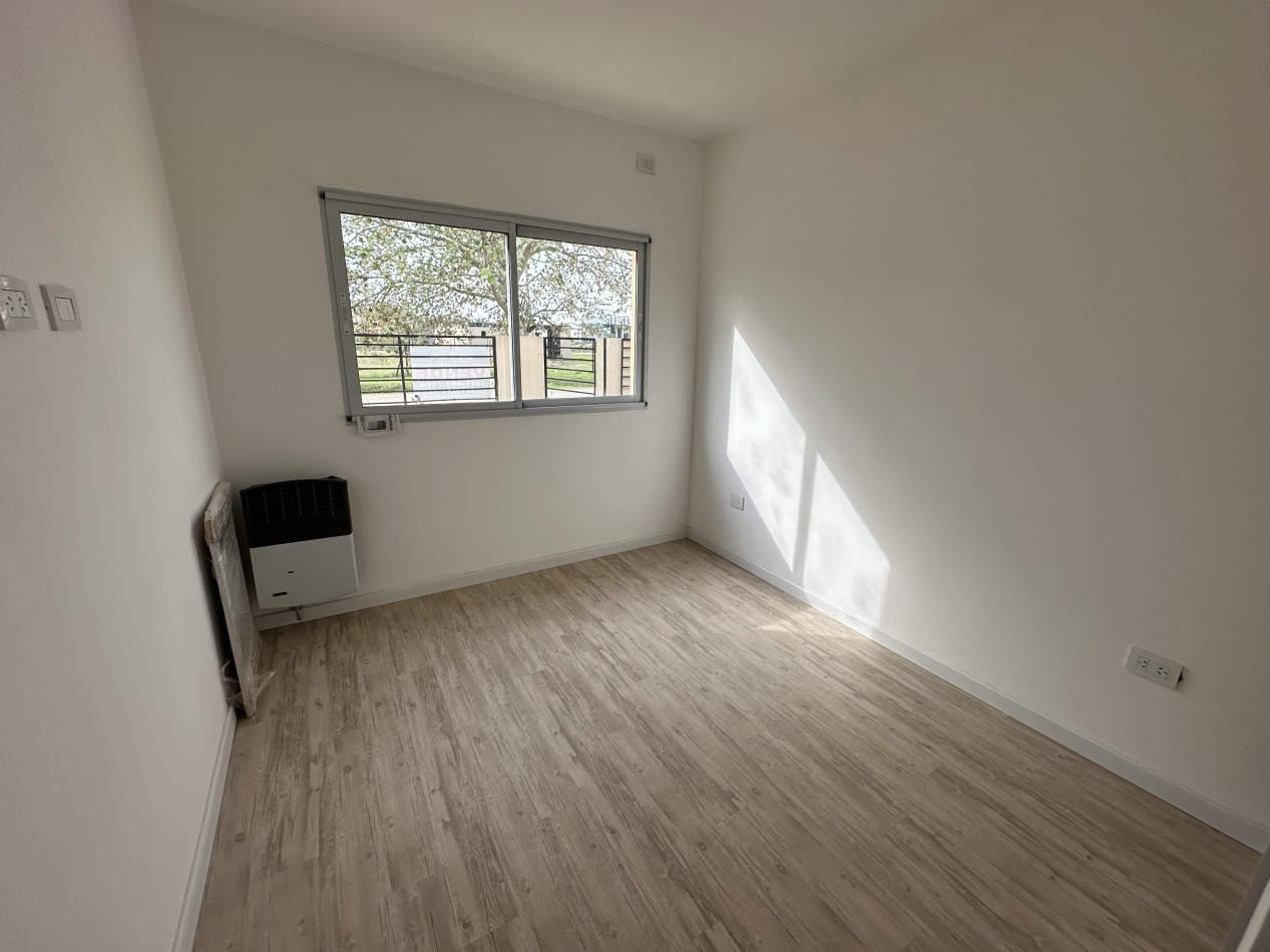 Venta casa 2 dorm. con piscina a estrenar