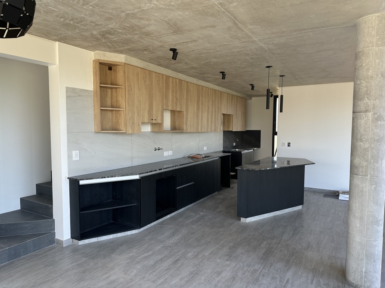 Casa de diseño a estrenar con 3 dorm, quincho y pileta