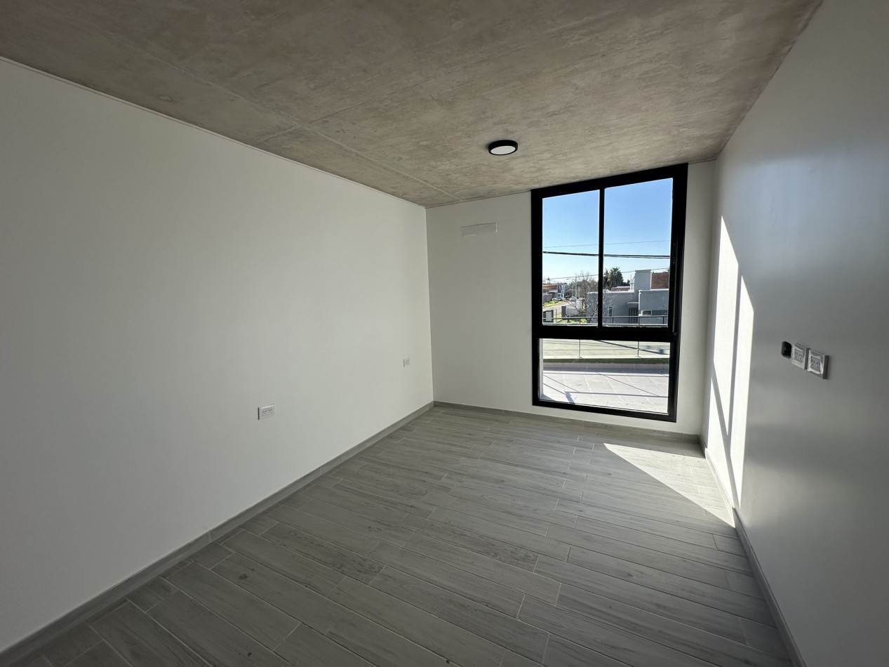 Casa de diseño a estrenar con 3 dorm, quincho y pileta
