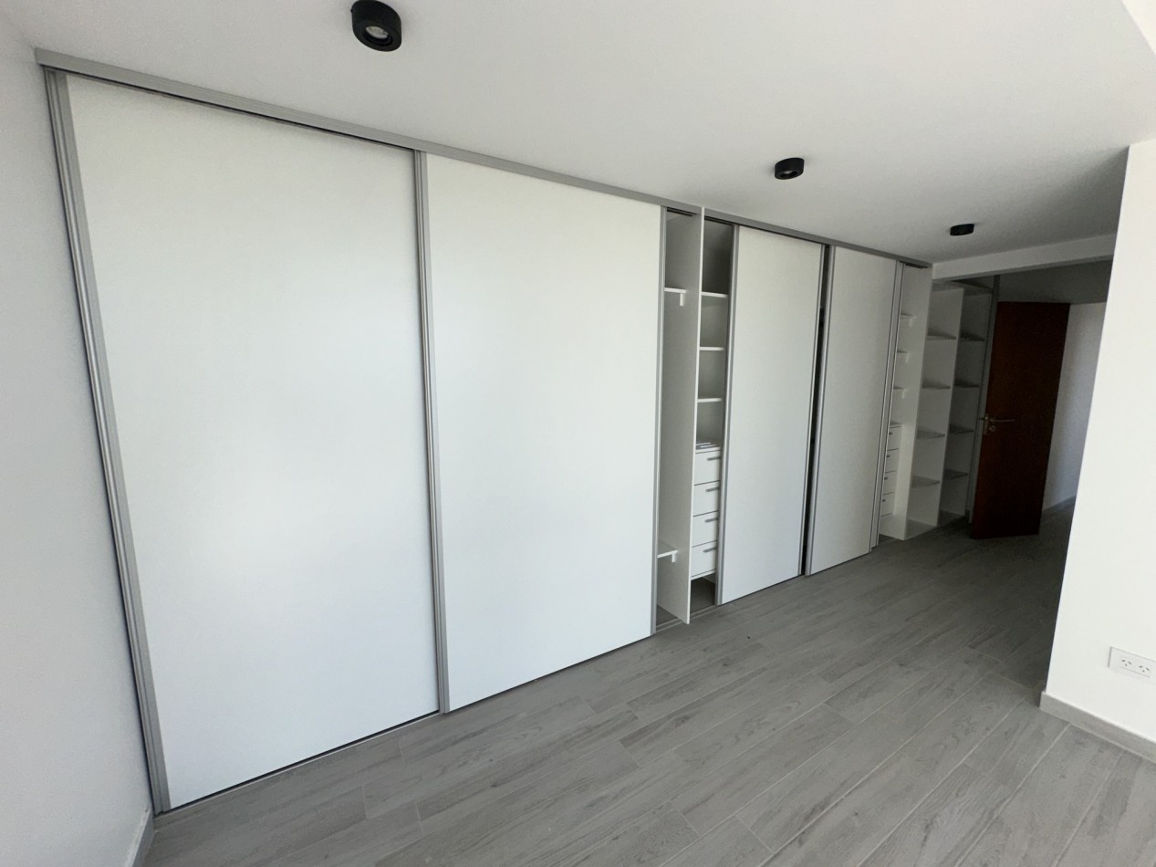 Casa de diseño a estrenar con 3 dorm, quincho y pileta
