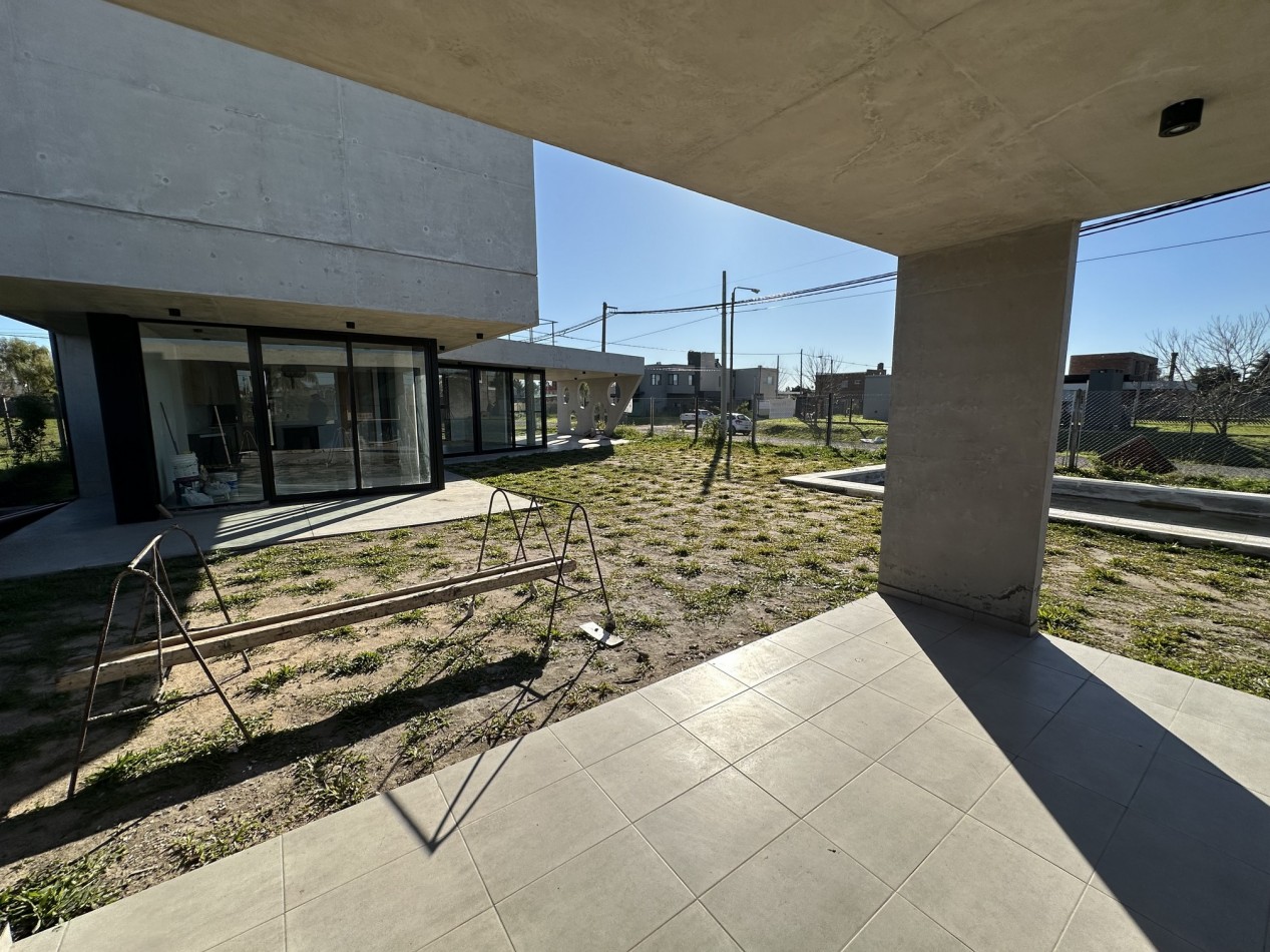 Casa de diseño a estrenar con 3 dorm, quincho y pileta