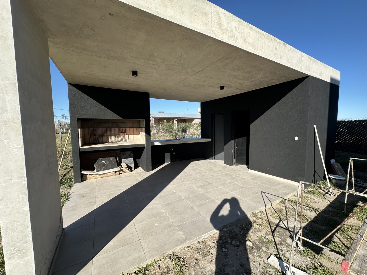 Casa de diseño a estrenar con 3 dorm, quincho y pileta