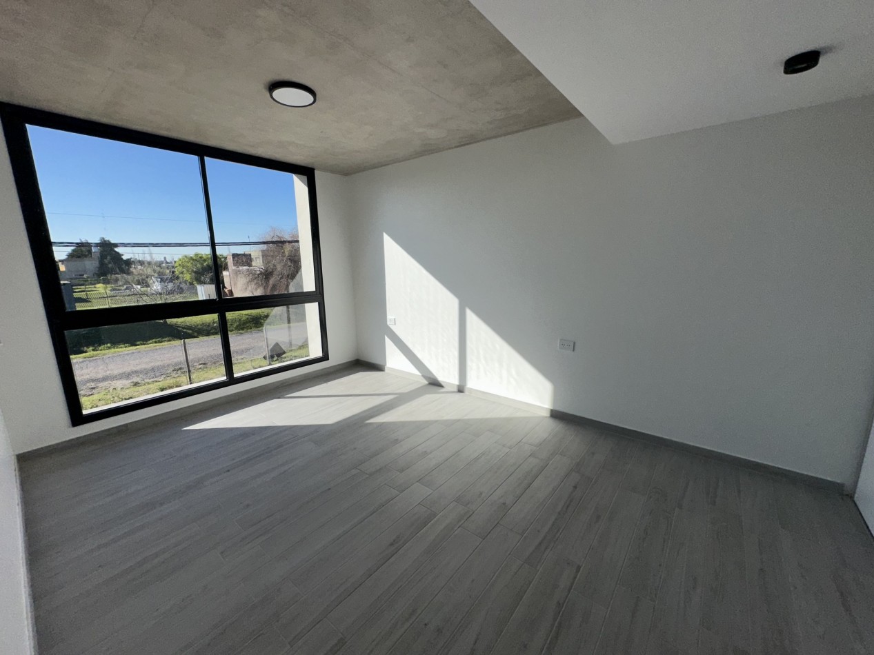 Casa de diseño a estrenar con 3 dorm, quincho y pileta