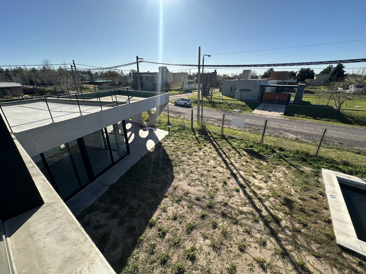 Casa de diseño a estrenar con 3 dorm, quincho y pileta