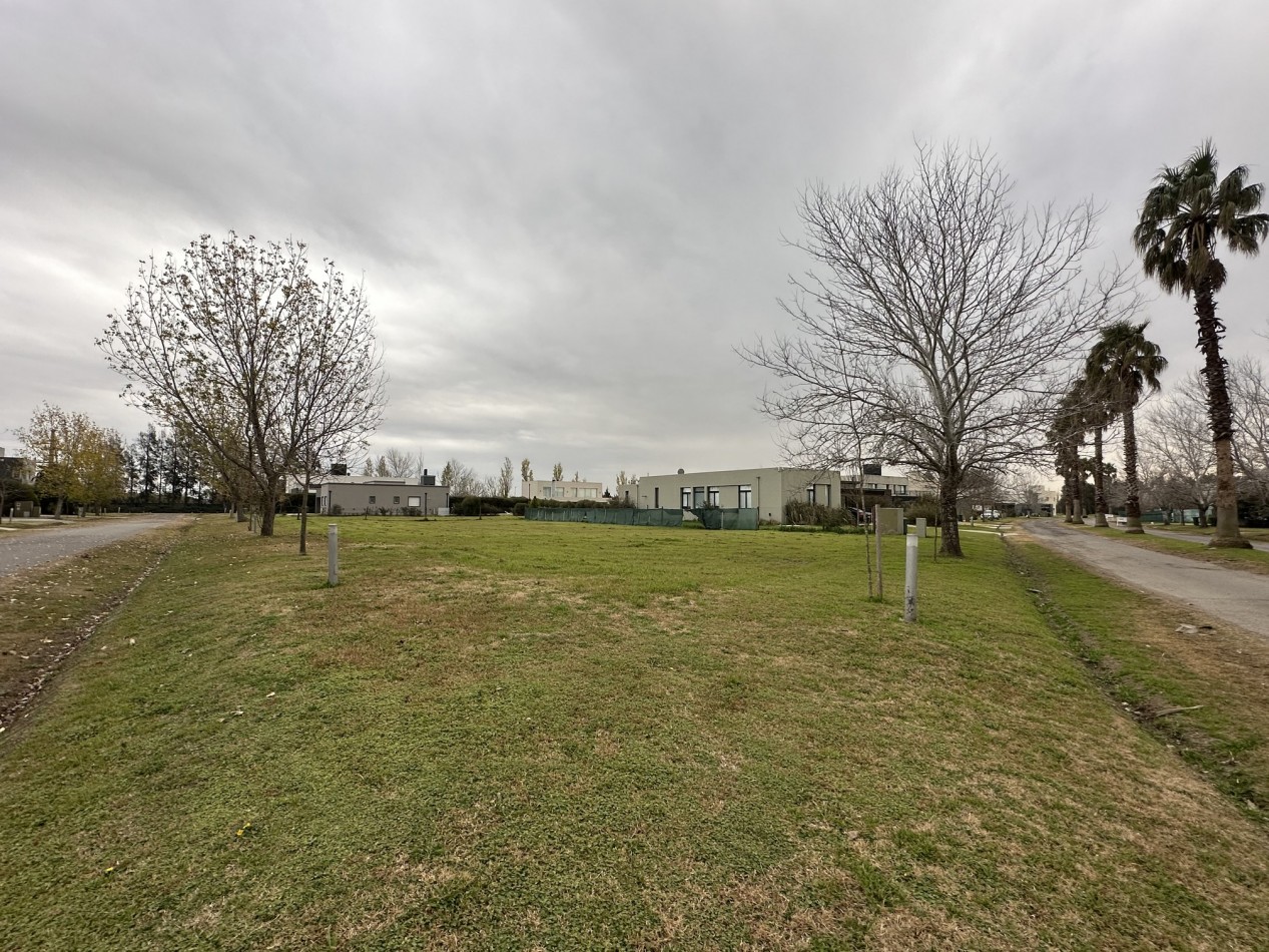 Espectacular lote en Puerto Roldan