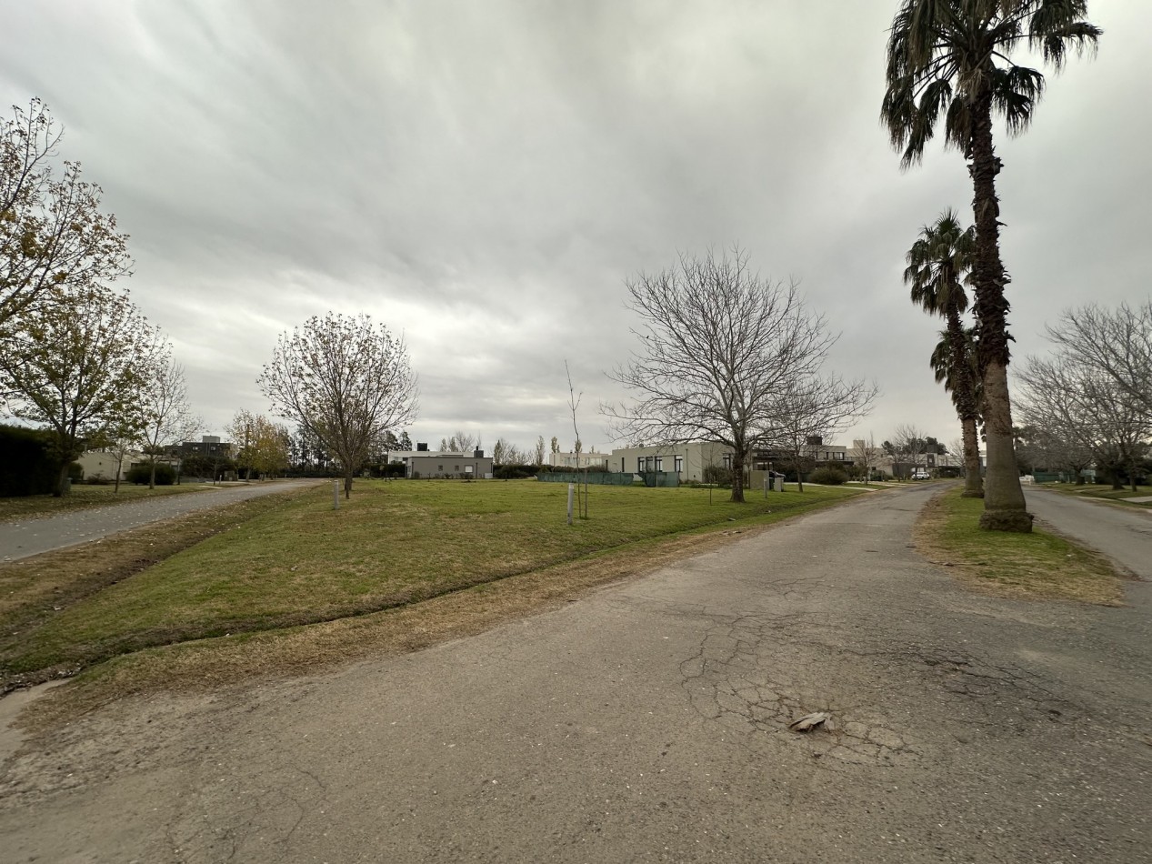 Espectacular lote en Puerto Roldan