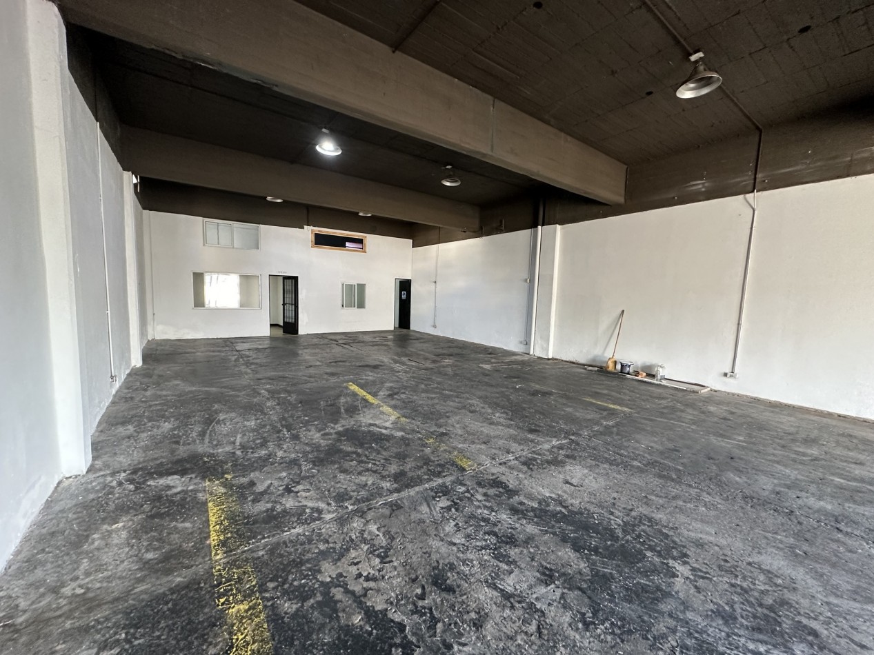 Alquiler Galpon 200 m2 en Eva Peron y Circunvalacion