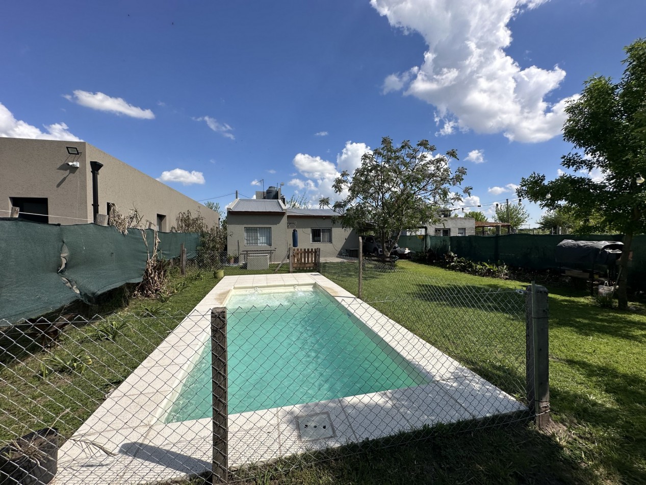 Venta Casa 2 dorm con piscina en Los Cedros, Roldan.