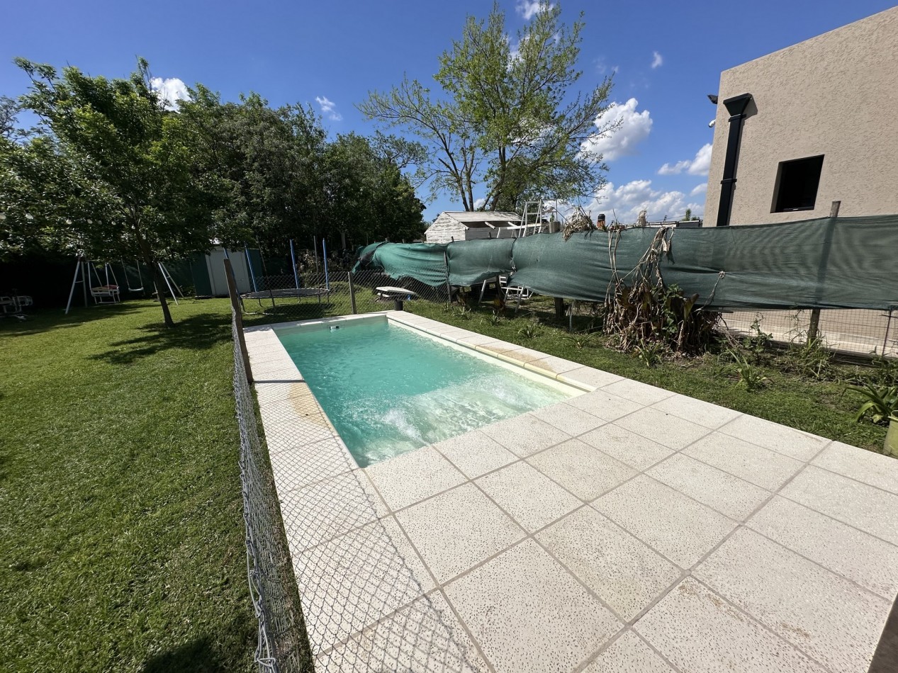 Venta Casa 2 dorm con piscina en Los Cedros, Roldan.