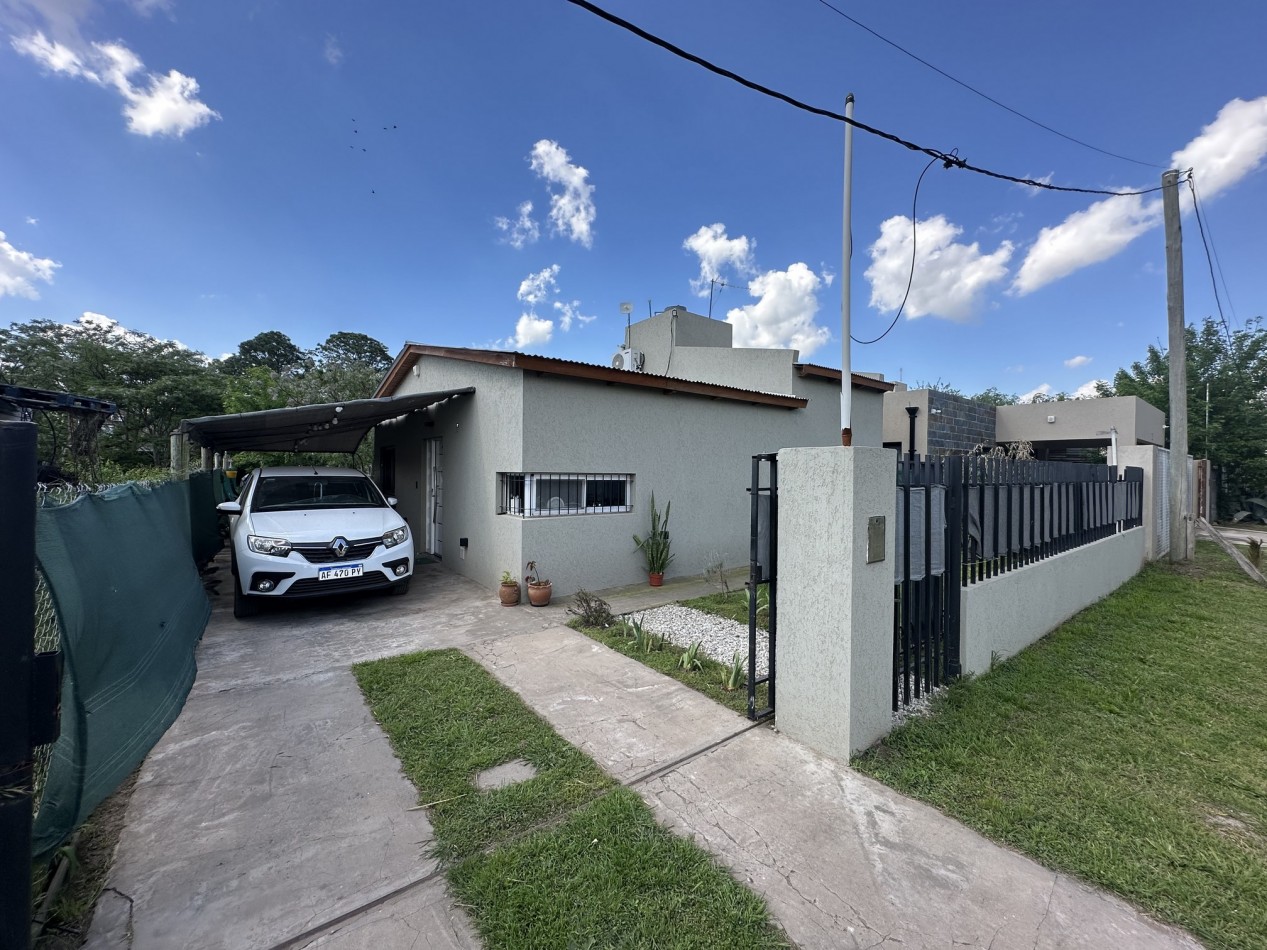 Venta Casa 2 dorm con piscina en Los Cedros, Roldan.