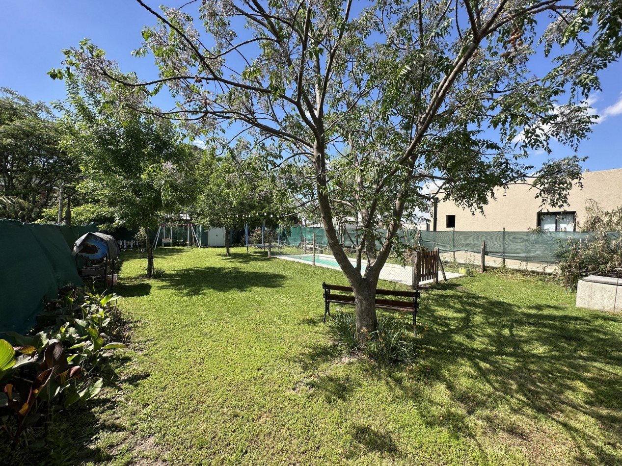 Venta Casa 2 dorm con piscina en Los Cedros, Roldan.