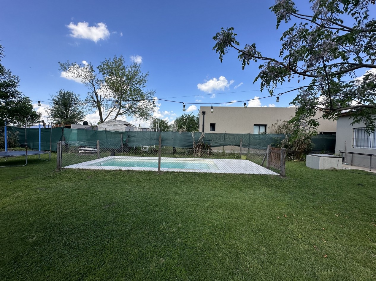 Venta Casa 2 dorm con piscina en Los Cedros, Roldan.