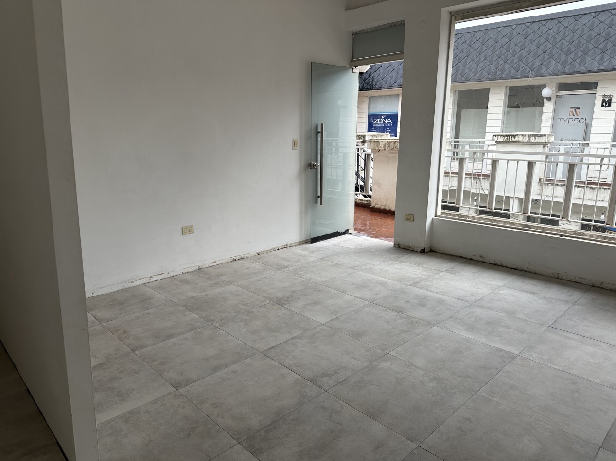 Venta Local en Paseo Victoria Funes