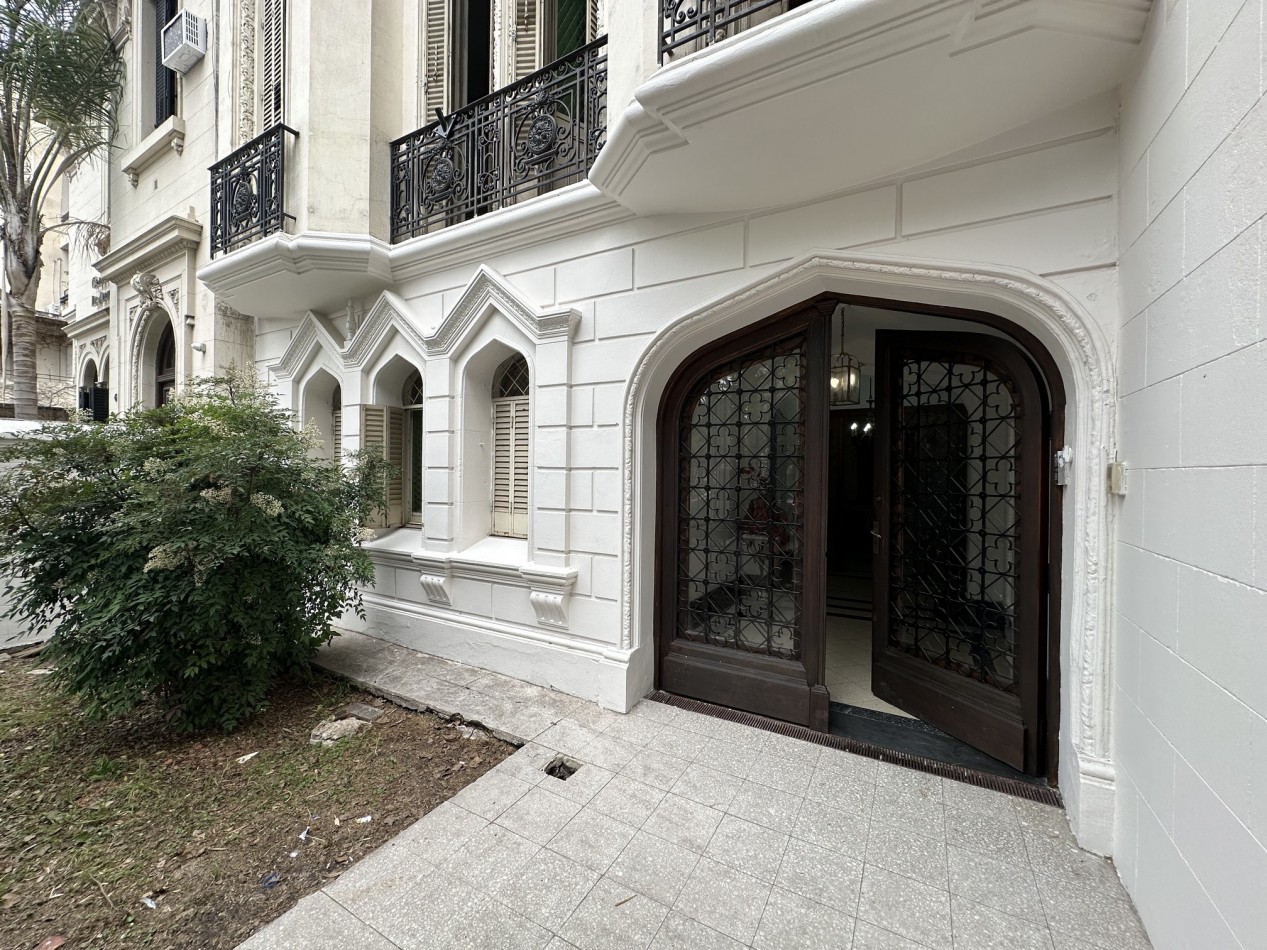 Casona de categoria en alquiler sobre Boulevard Oroño
