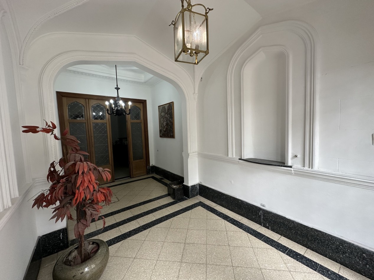 Casona de categoria en alquiler sobre Boulevard Oroño