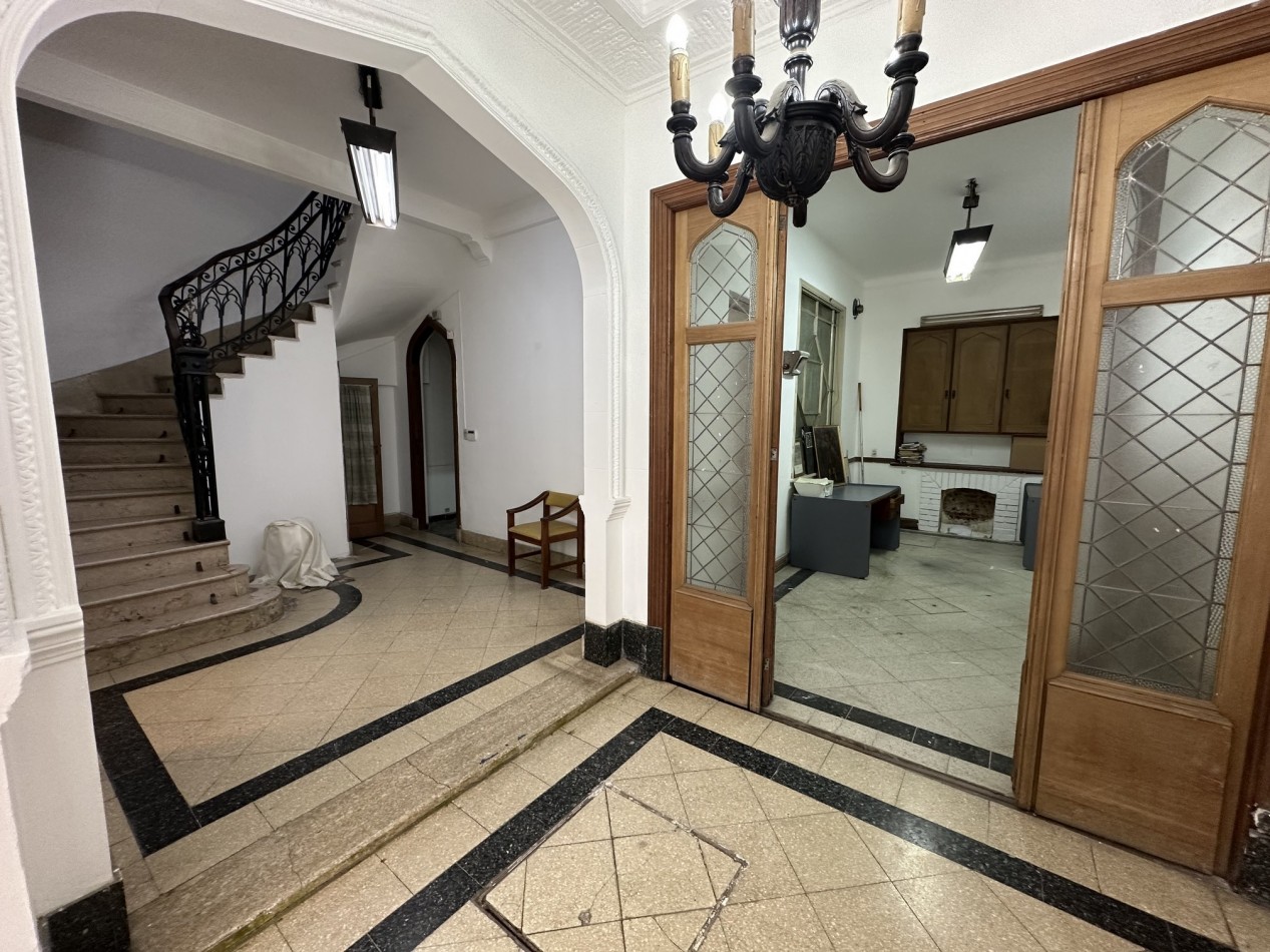 Casona de categoria en alquiler sobre Boulevard Oroño