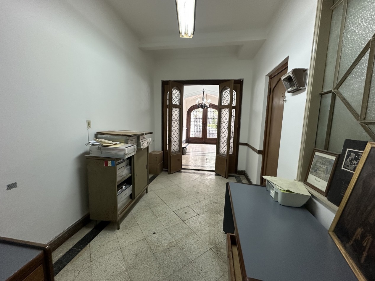 Casona de categoria en alquiler sobre Boulevard Oroño