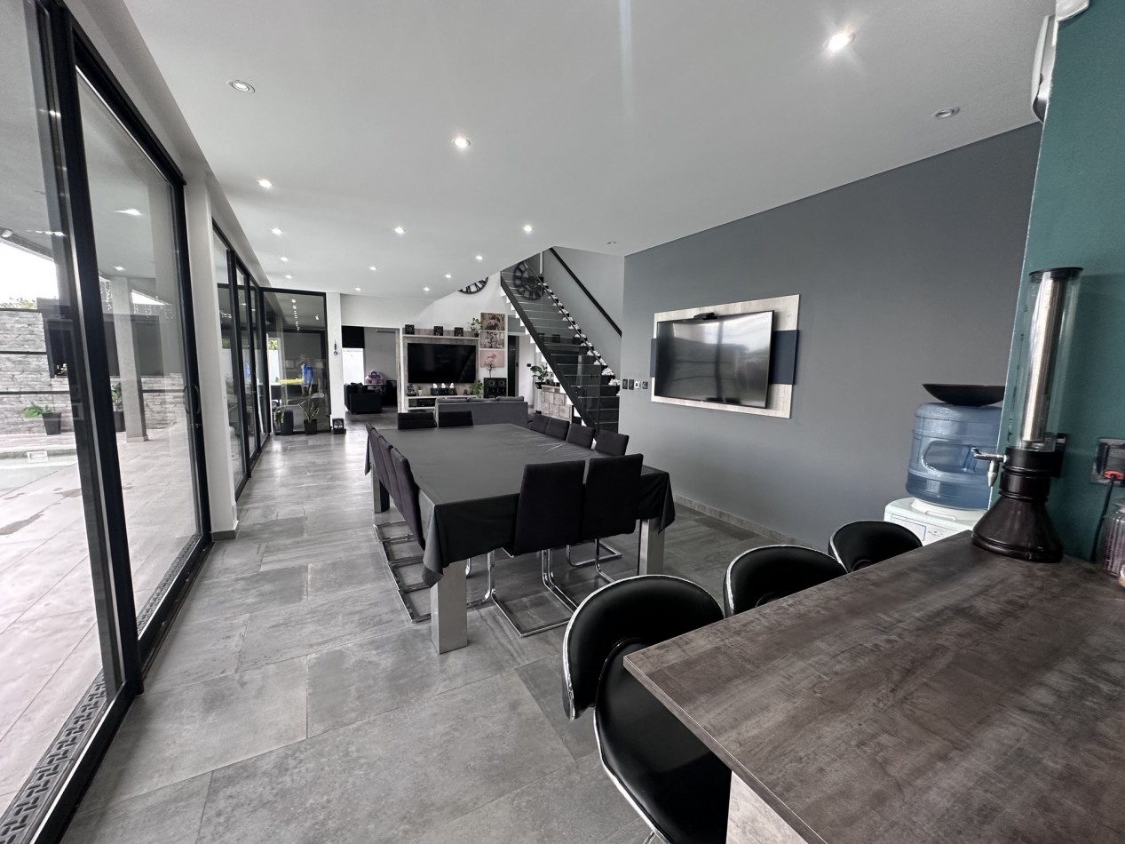 Increible Casa Premium 4 Dormitorios en Roldan