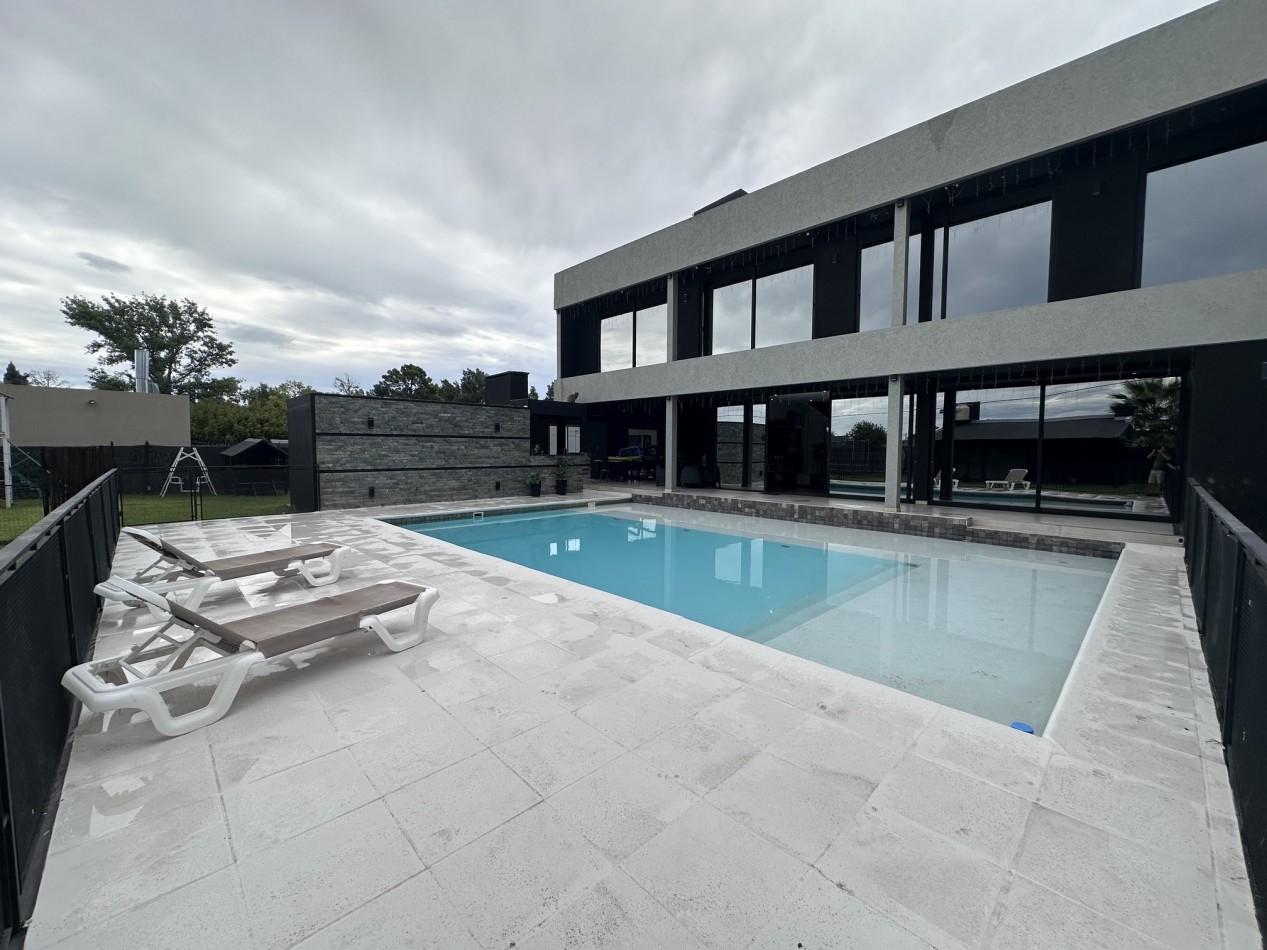 Increible Casa Premium 4 Dormitorios en Roldan