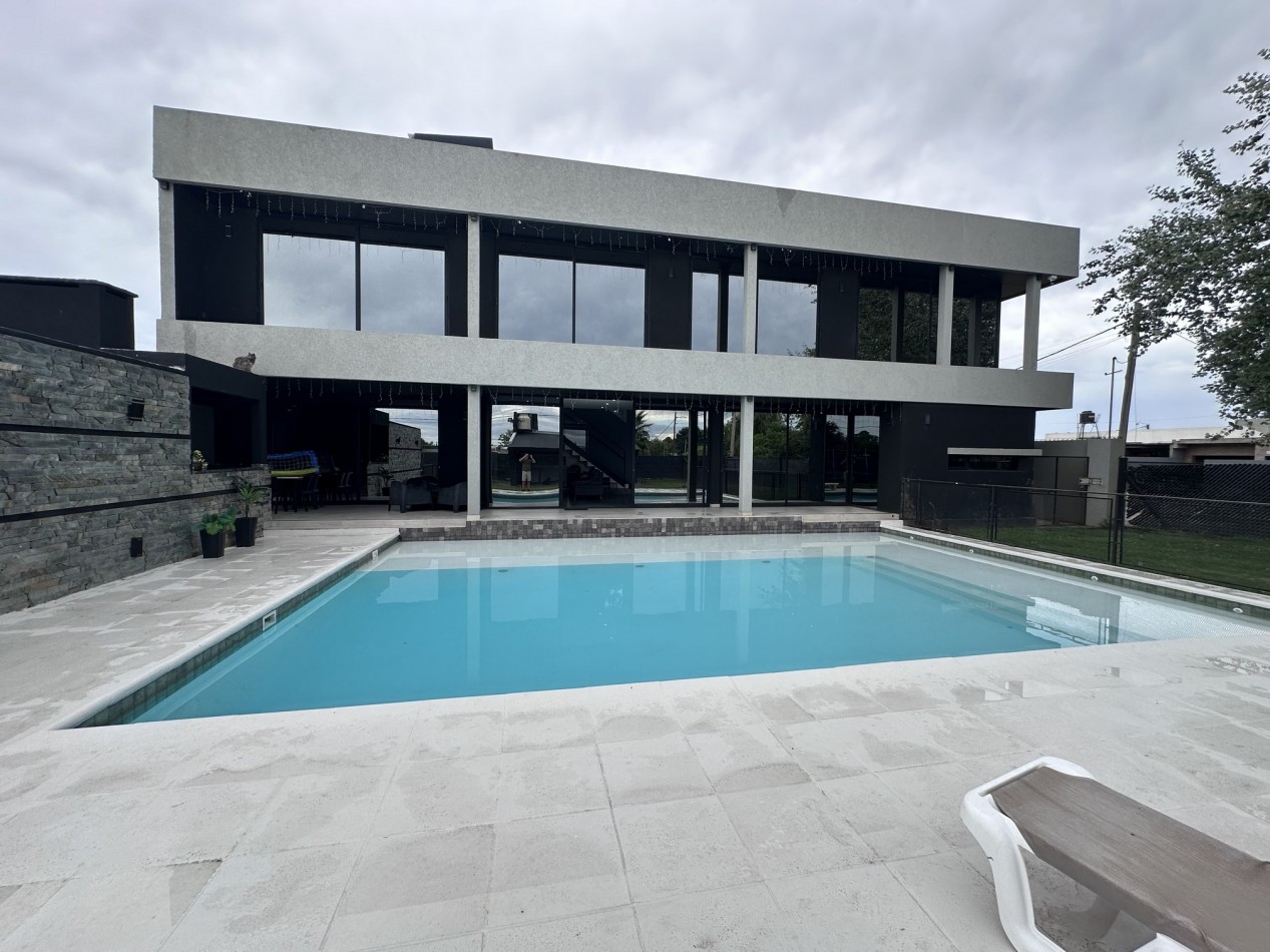 Increible Casa Premium 4 Dormitorios en Roldan