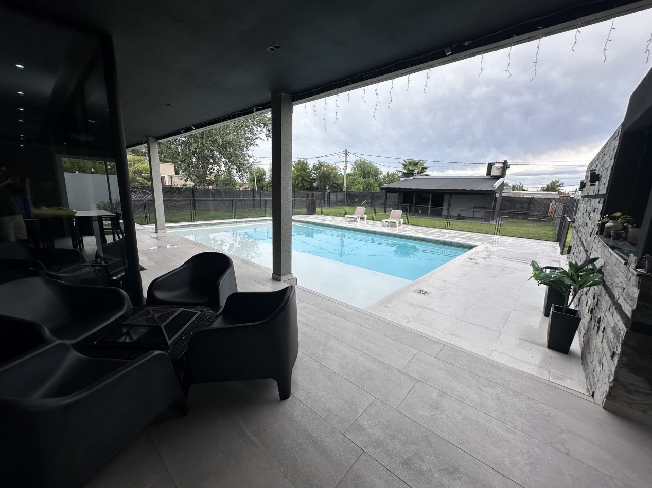 Increible Casa Premium 4 Dormitorios en Roldan