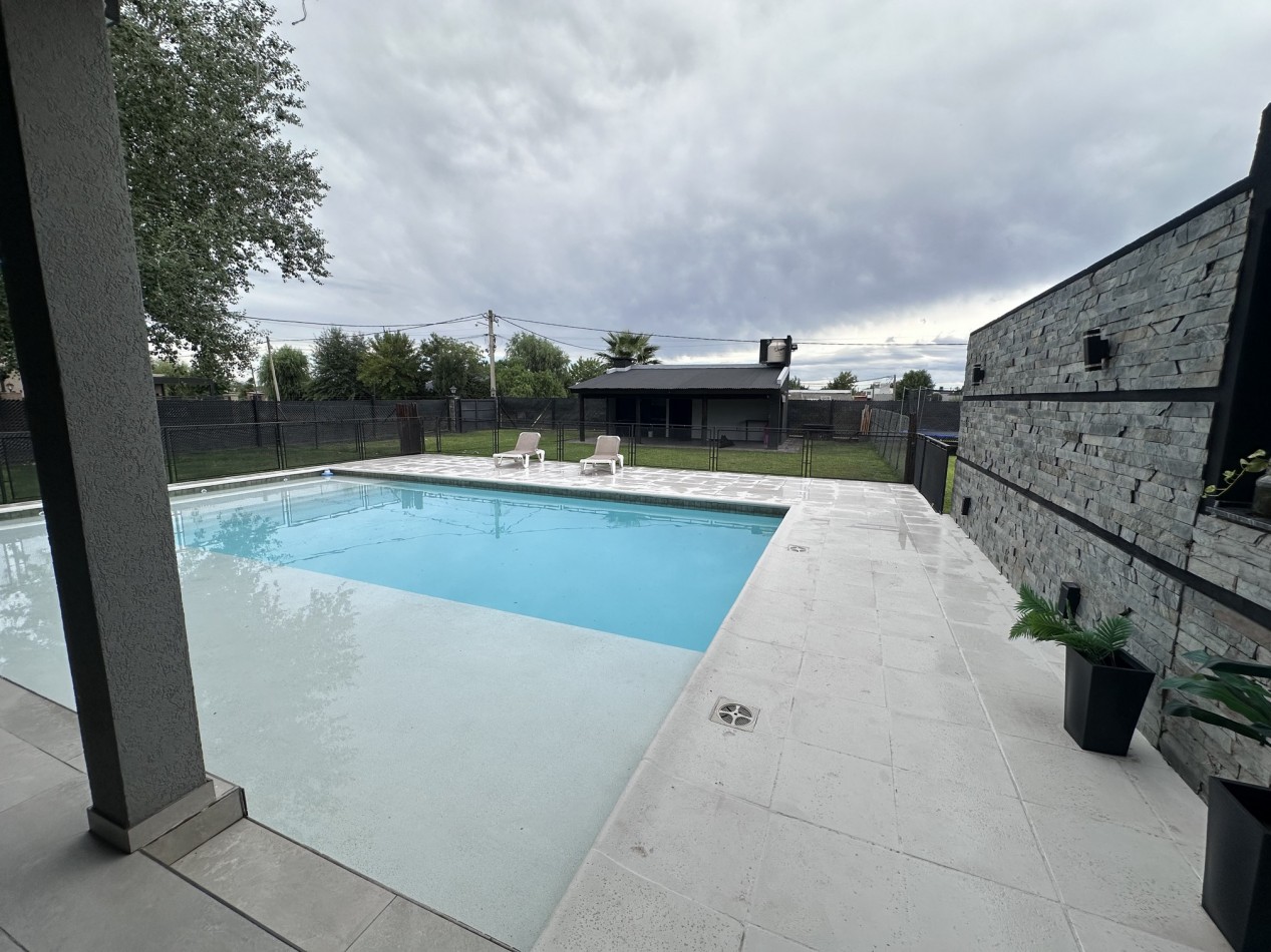 Increible Casa Premium 4 Dormitorios en Roldan