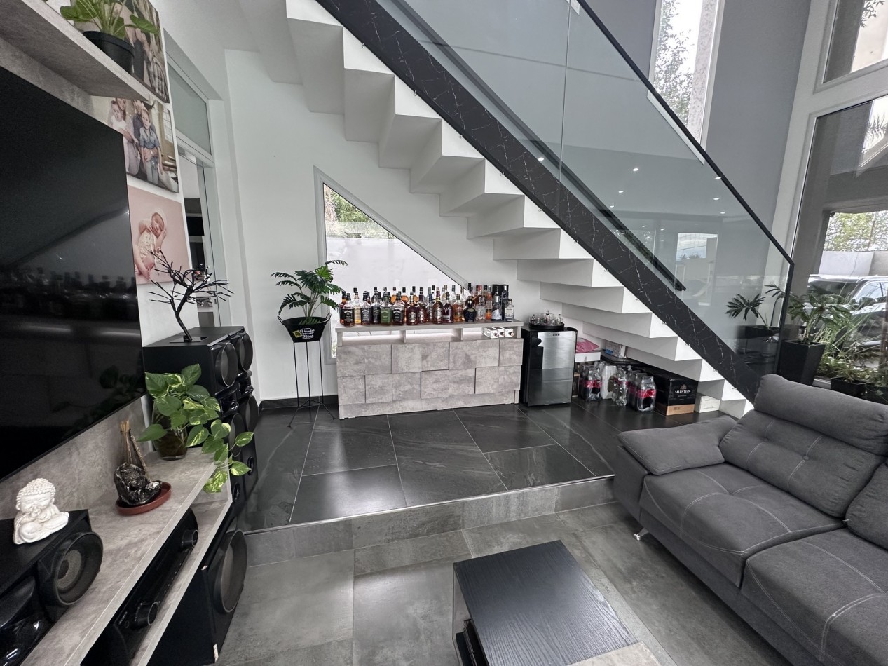 Increible Casa Premium 4 Dormitorios en Roldan