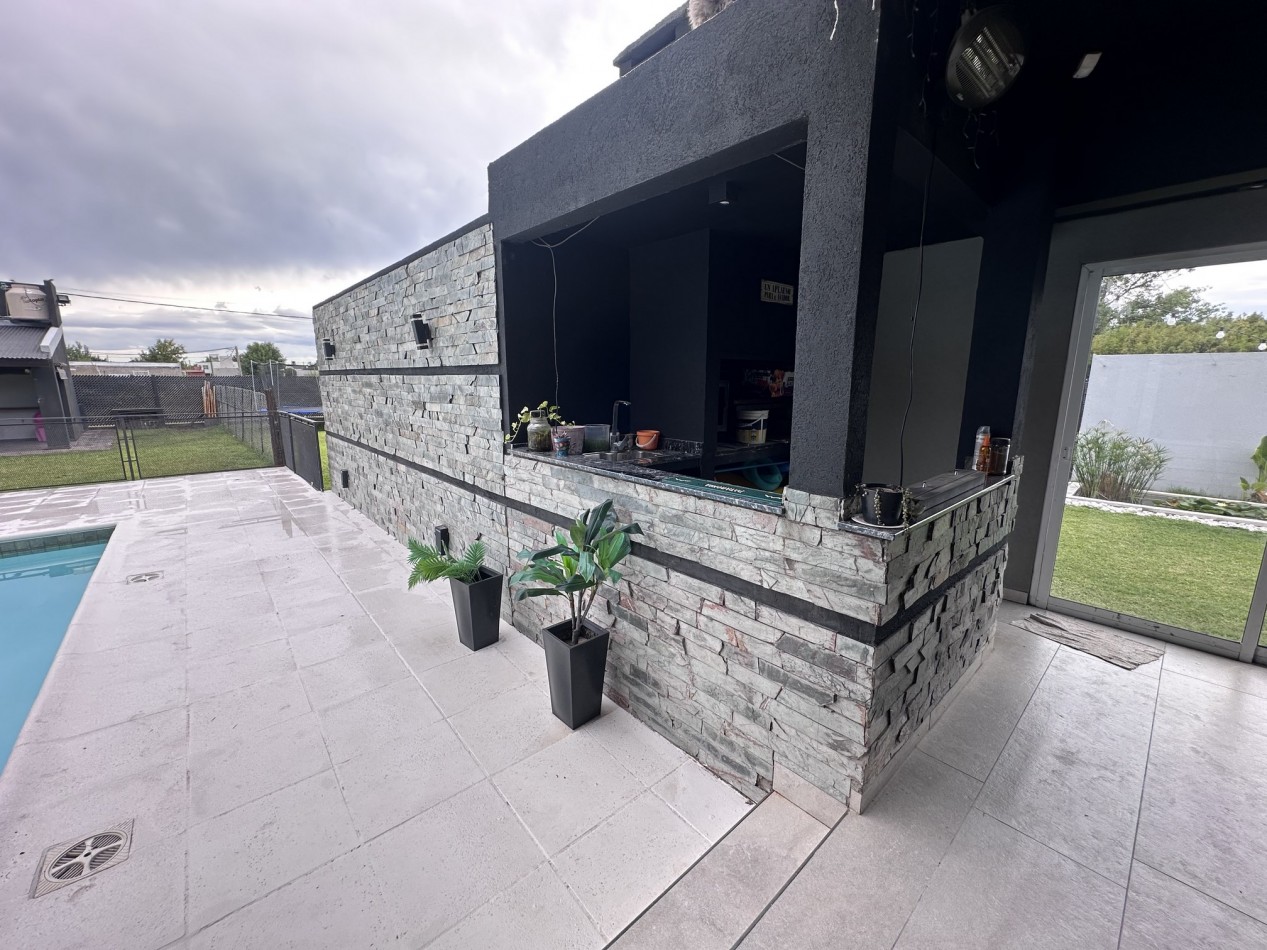 Increible Casa Premium 4 Dormitorios en Roldan