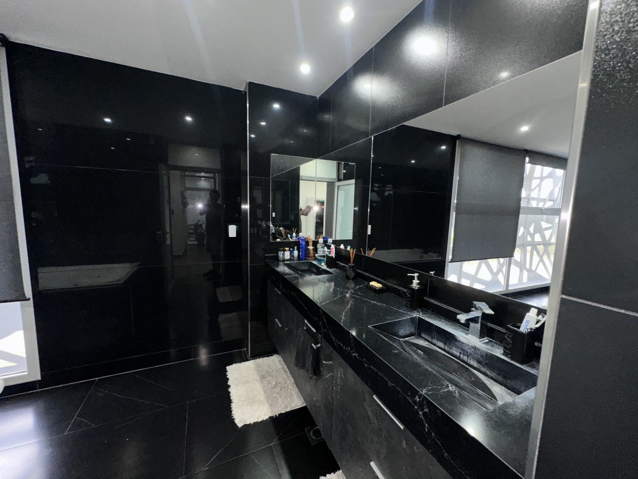 Increible Casa Premium 4 Dormitorios en Roldan