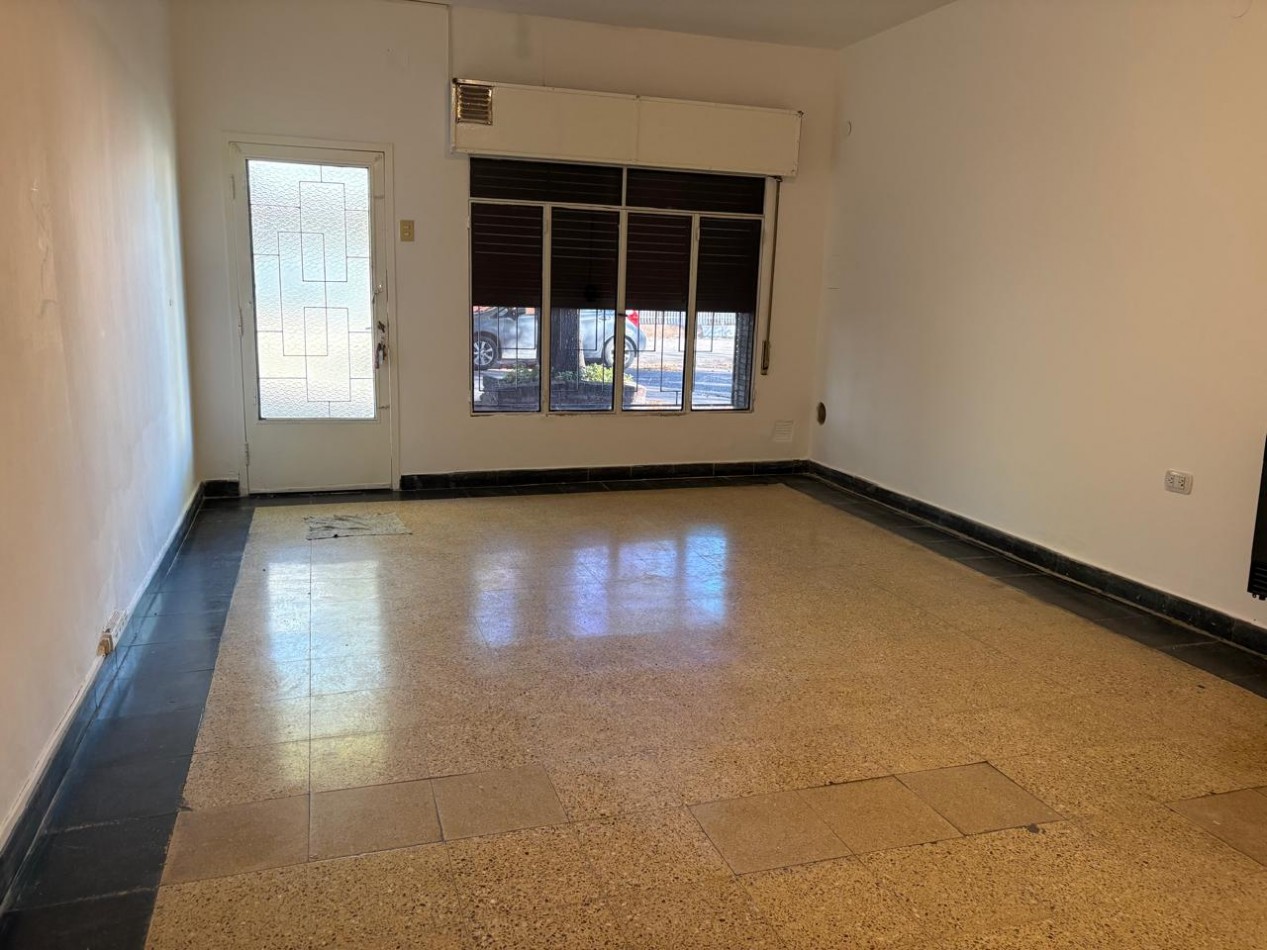 Alquiler Casa 2 dormitorios con patio y cochera