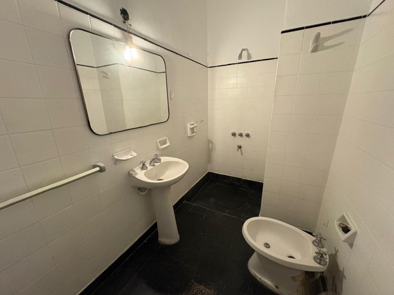 Alquiler Casa 2 dormitorios con patio y cochera