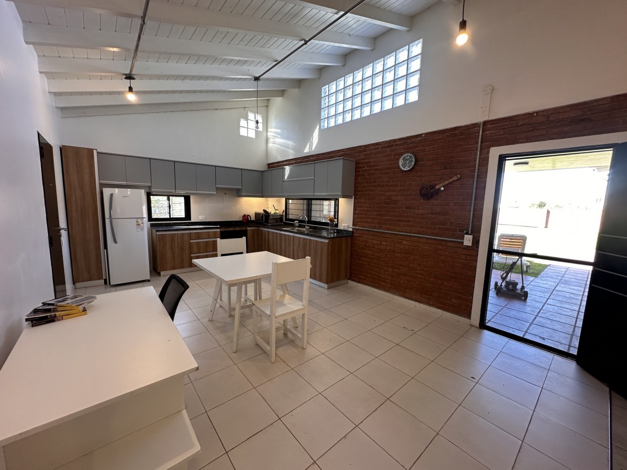 Casa a estrenar con pileta en Fincas de Ibarlucea