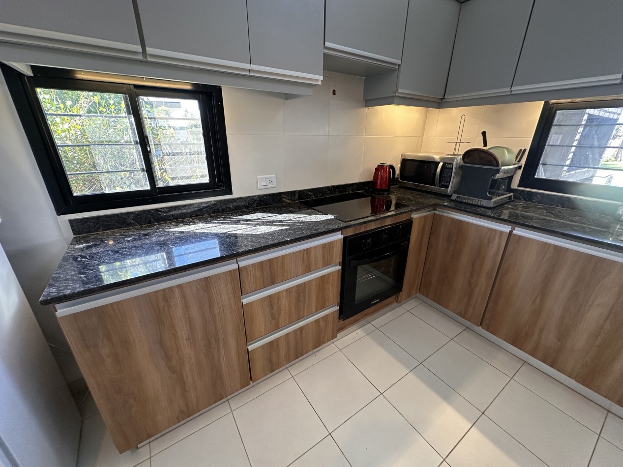 Casa a estrenar con pileta en Fincas de Ibarlucea