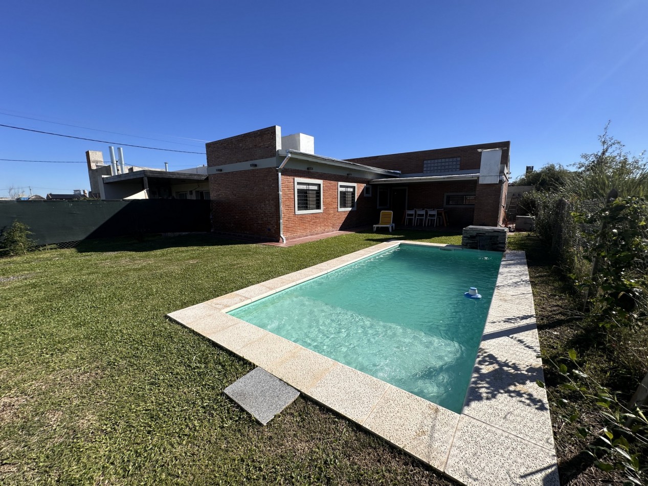 Casa a estrenar con pileta en Fincas de Ibarlucea