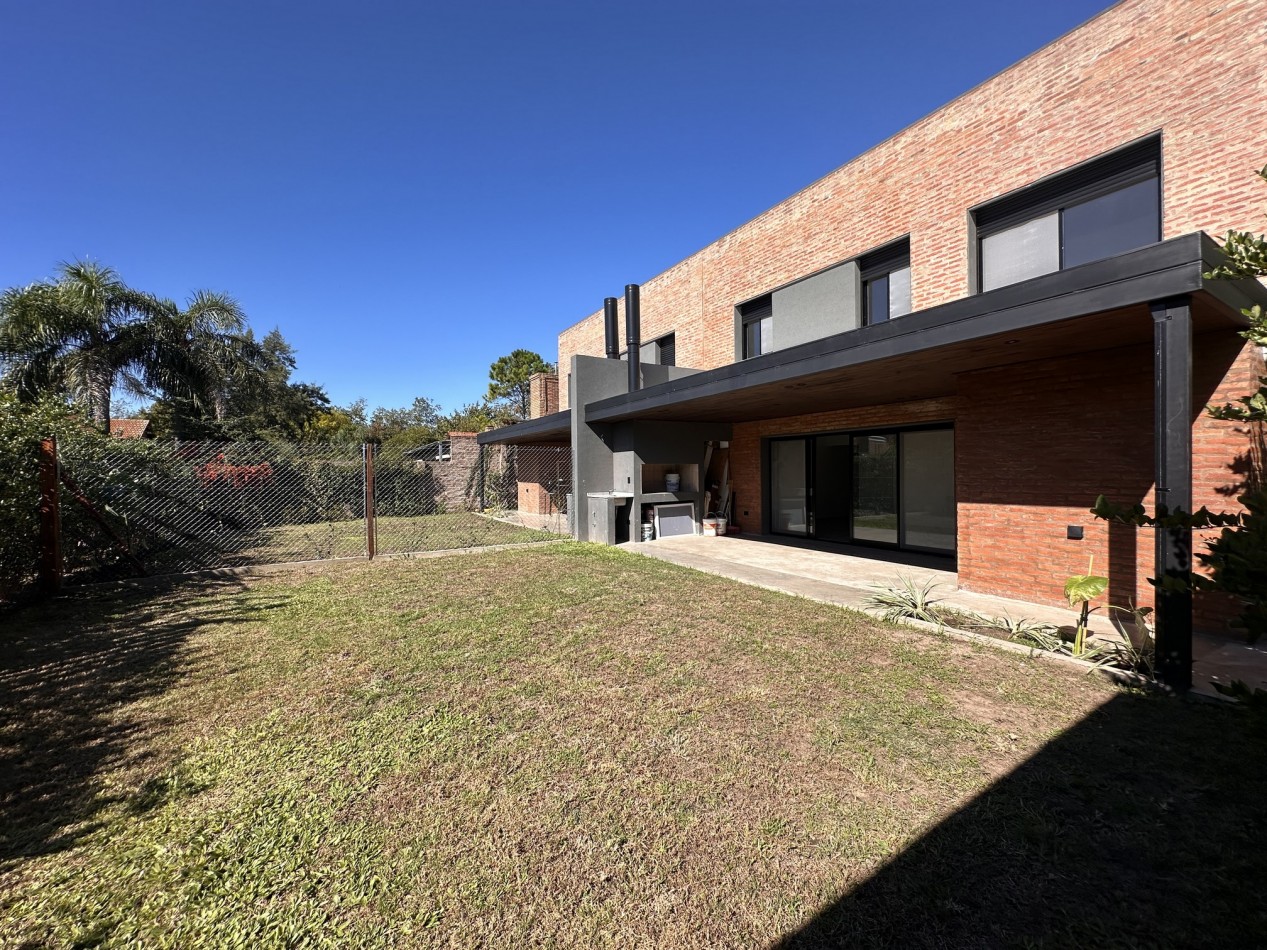 Venta casa 3 dormitorios en Fisherton - A estrenar