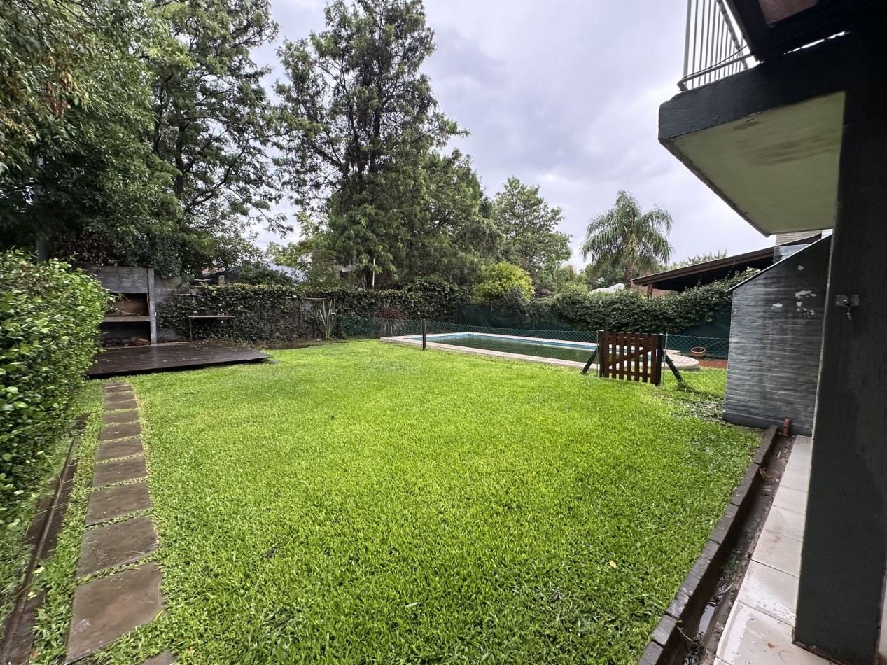 Venta Casa 4 dormitorios 3 baños con piscina en "Funes R"