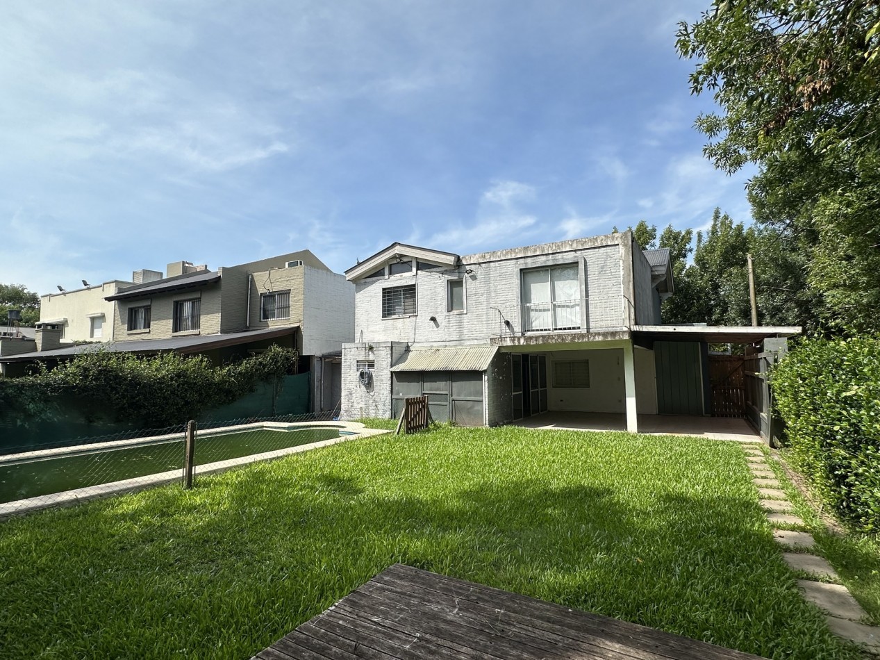 Venta Casa 4 dormitorios 3 baños con piscina en "Funes R"