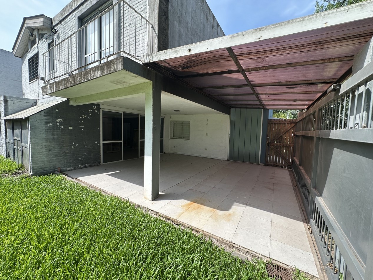 Venta Casa 4 dormitorios 3 baños con piscina en "Funes R"