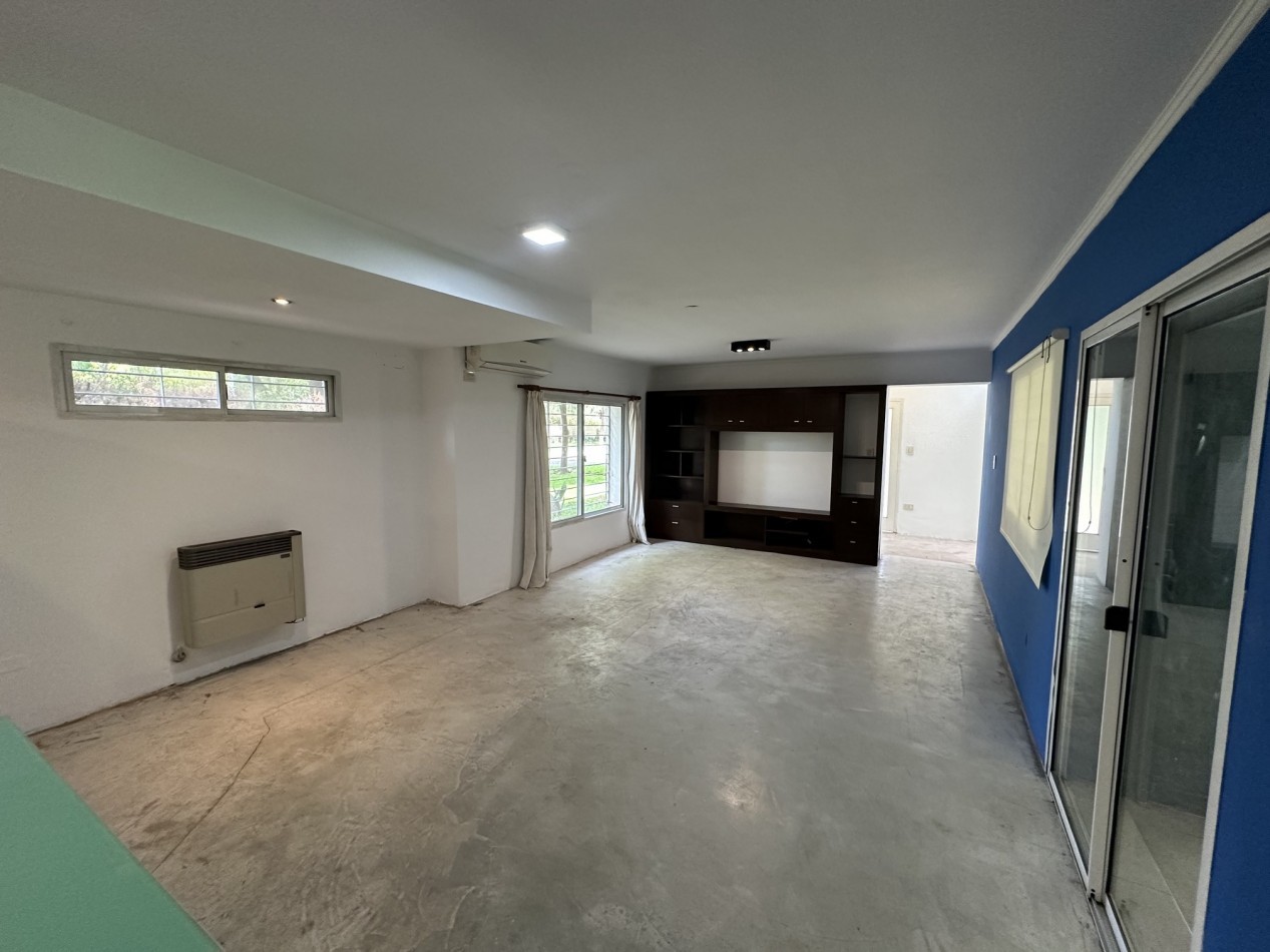 Venta Casa 4 dormitorios 3 baños con piscina en "Funes R"