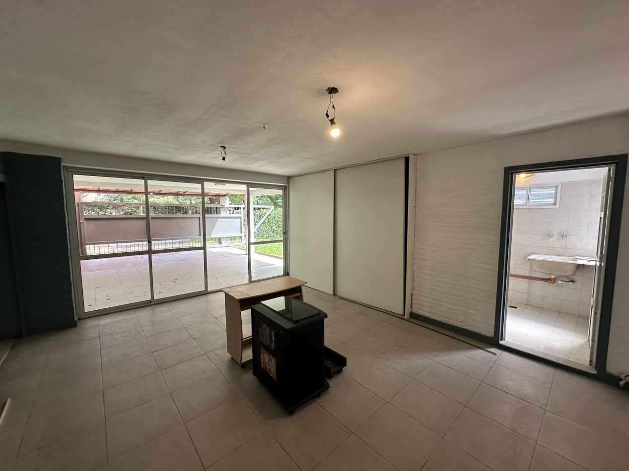 Venta Casa 4 dormitorios 3 baños con piscina en "Funes R"