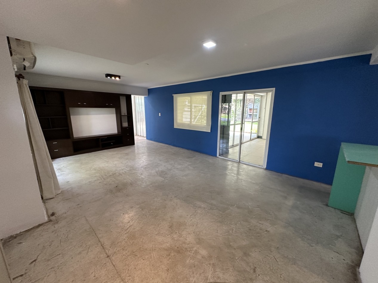 Venta Casa 4 dormitorios 3 baños con piscina en "Funes R"
